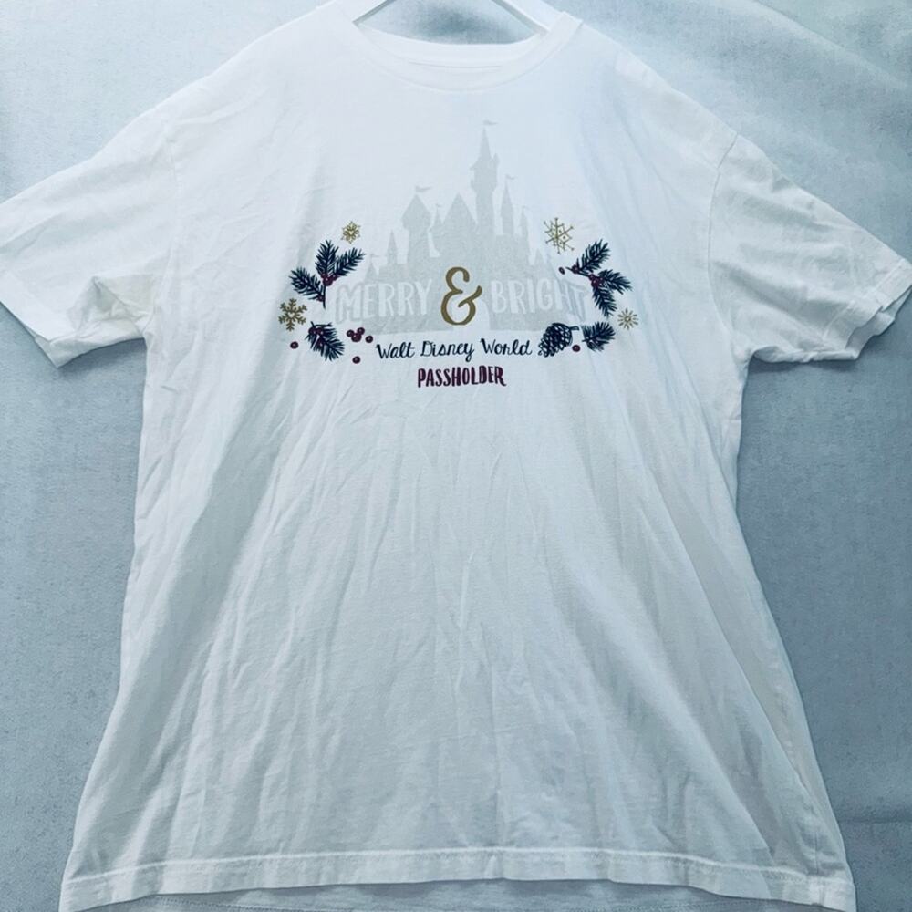 Walt Disney World Passholder Christmas T-shirt Merry & Bright White Mens size XL